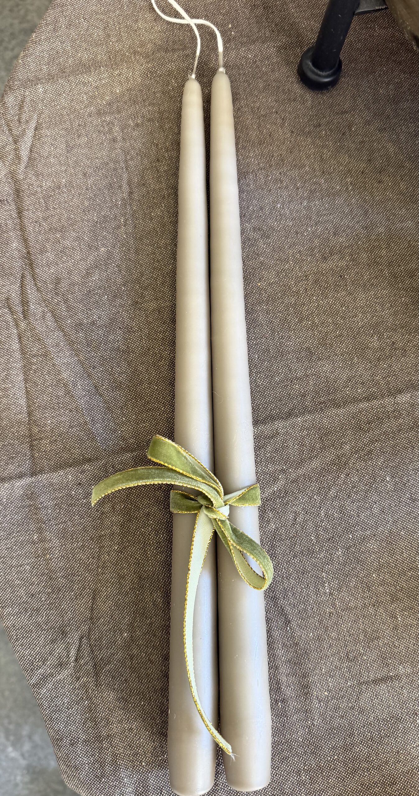 Omslagsbild för “Handstöpta stearinljus 2-pack lin”