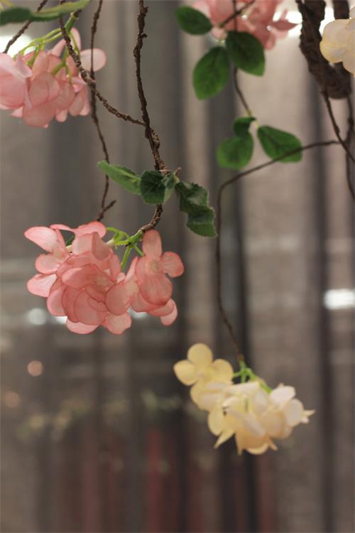 Omslagsbild för “Girlang ranka hortensia rosa/creme”