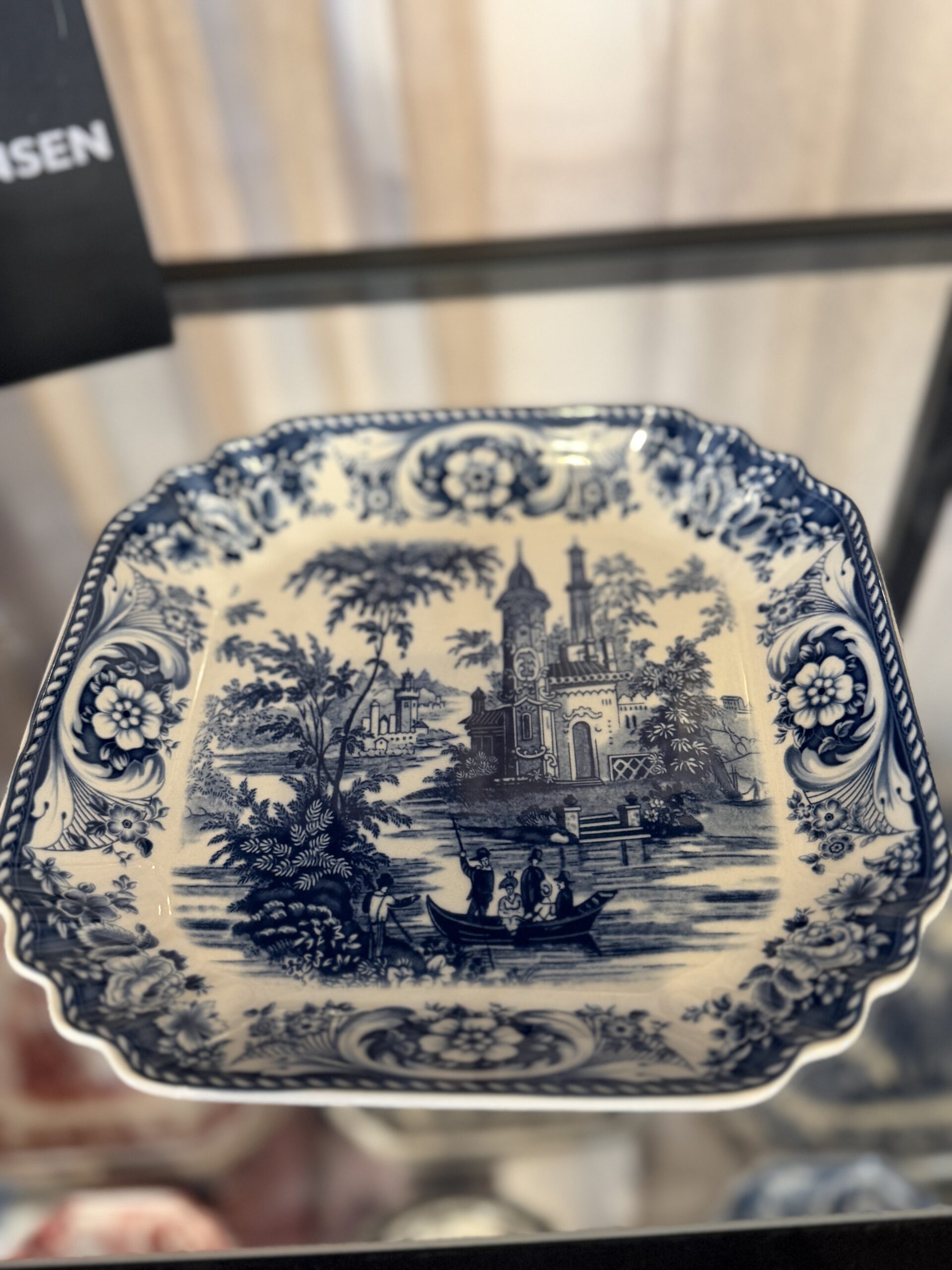 Omslagsbild för “Assiett Estelle blå”