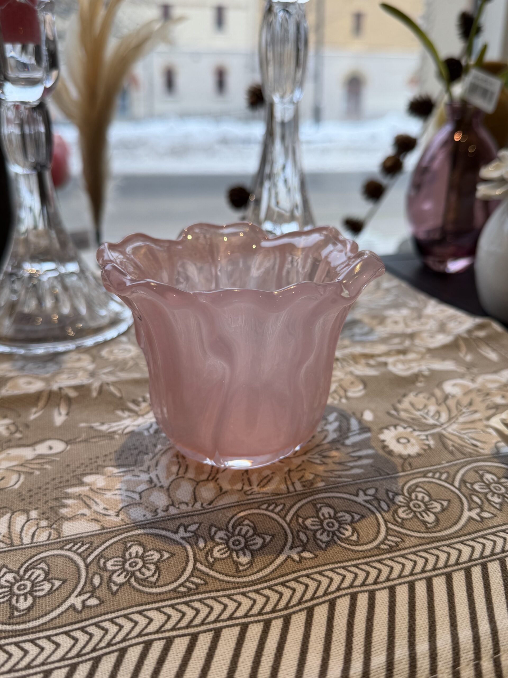 Omslagsbild för “Ljuslykta Blomma rosa”