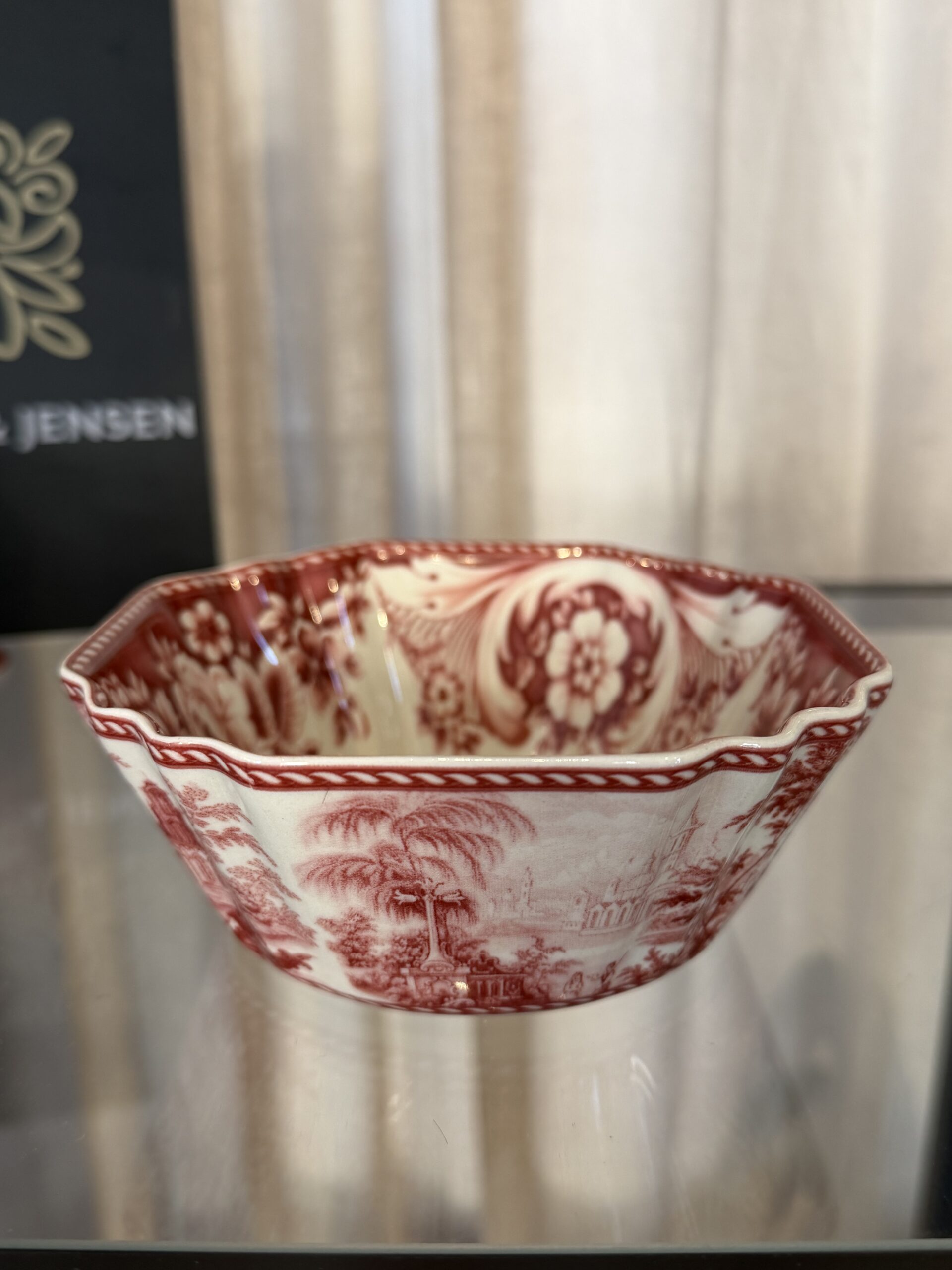 Omslagsbild för “Skål Estelle röd”