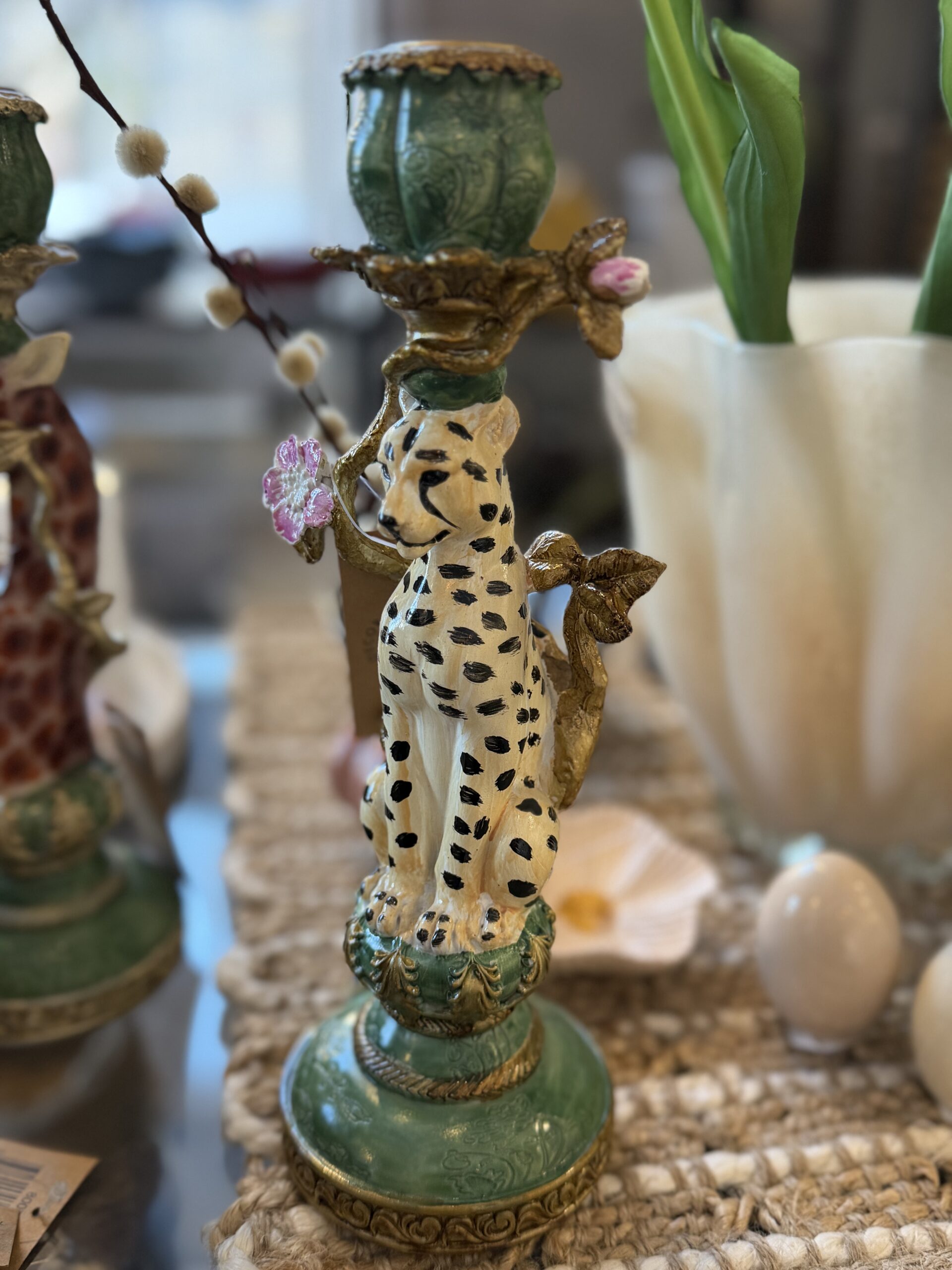 Omslagsbild för “Ljusstake Leopard”