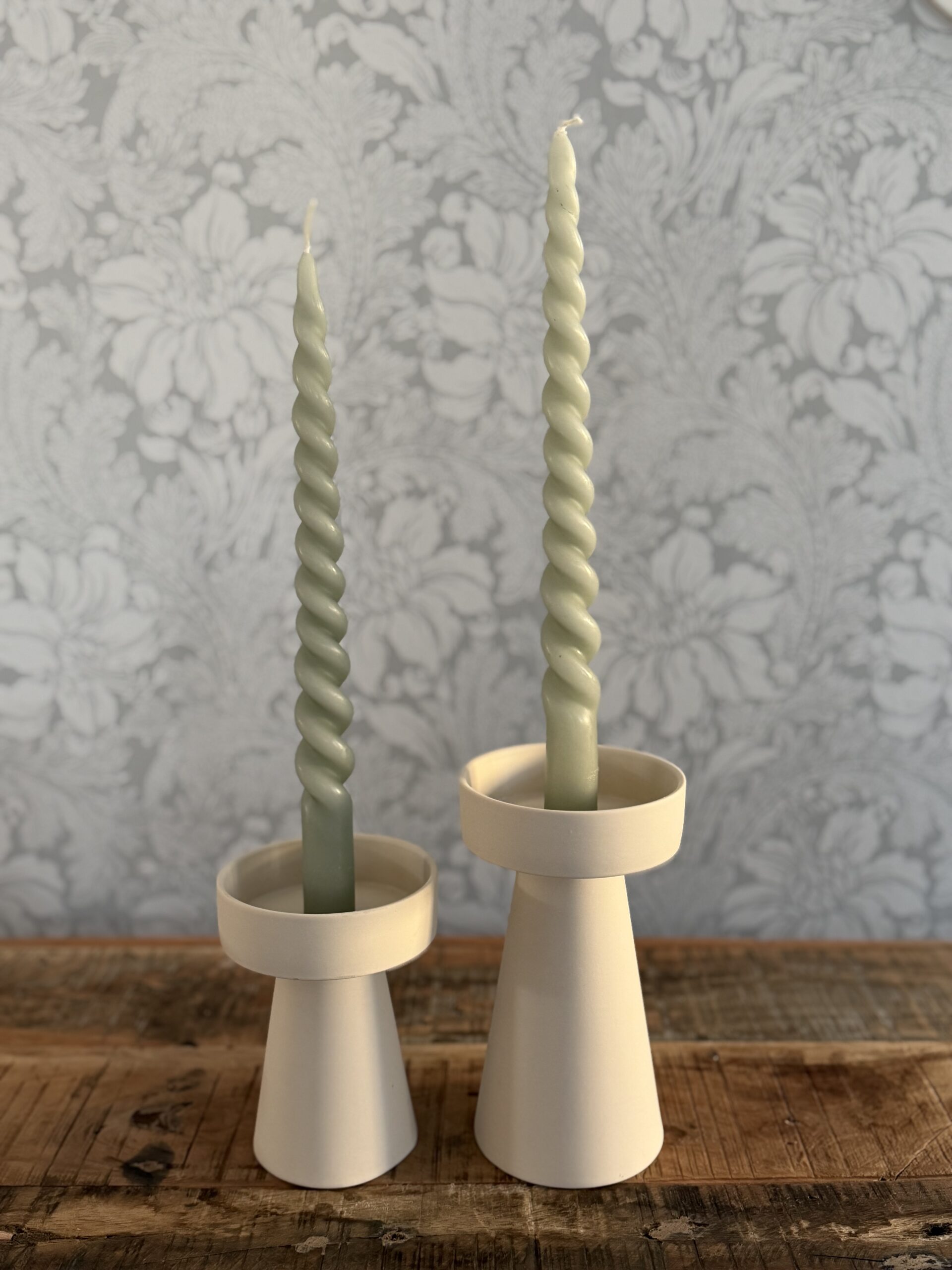 Omslagsbild för “Ljusstake Talbo beige keramik 2 storlekar”