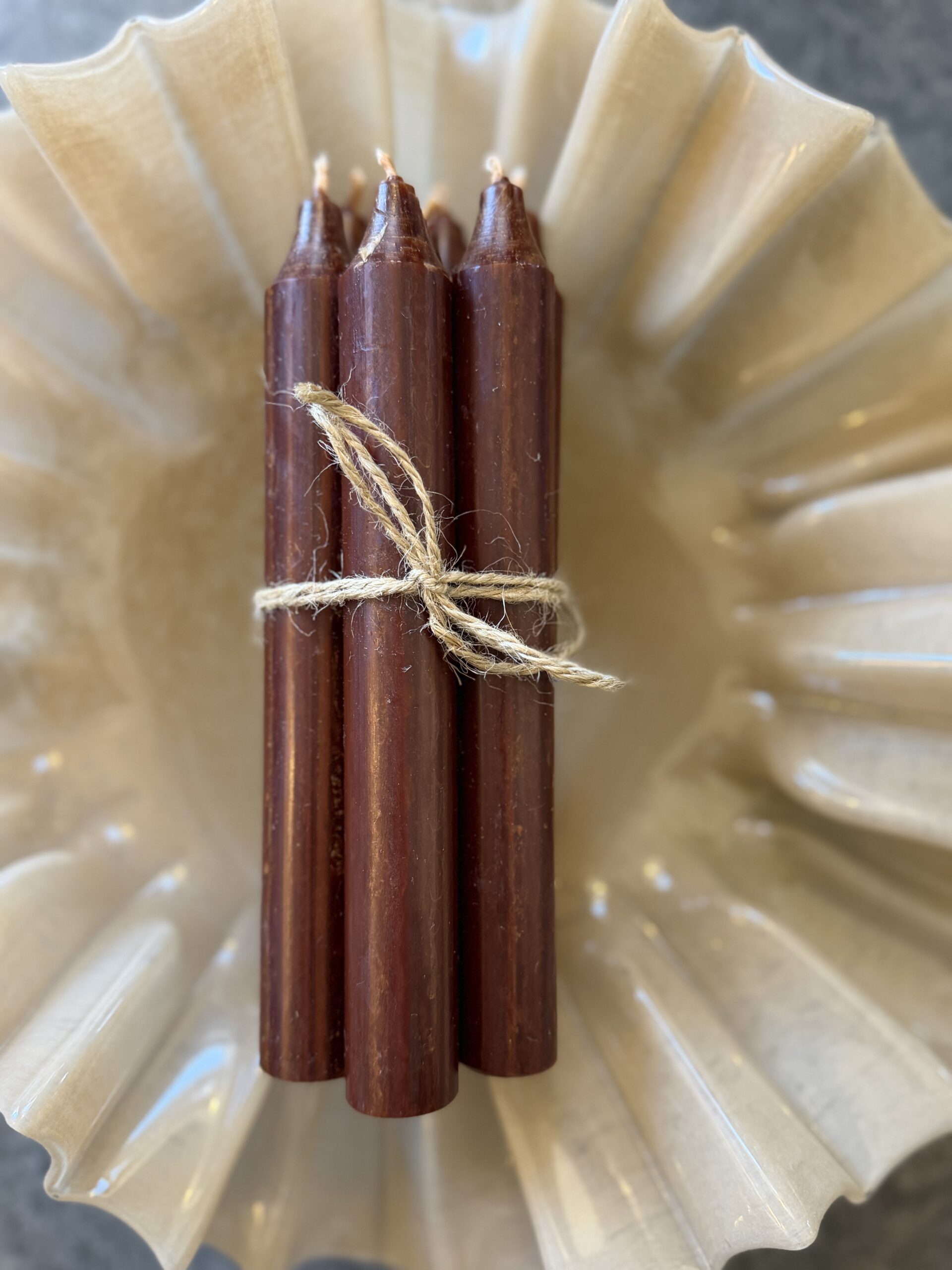 Omslagsbild för “Rustika ljus chokladbrun 18 cm”