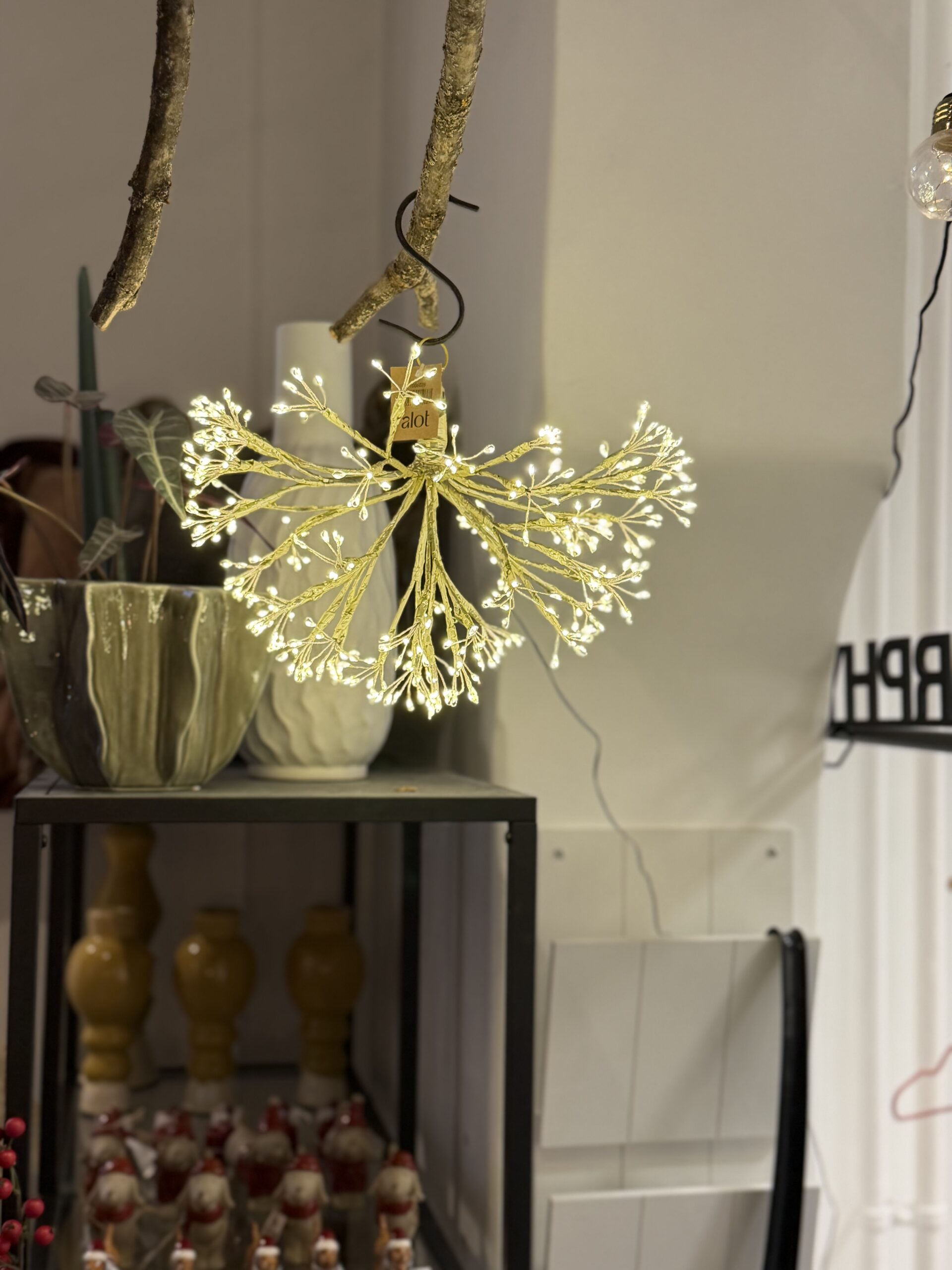 Omslagsbild för “LED-boll grenar Champagne”